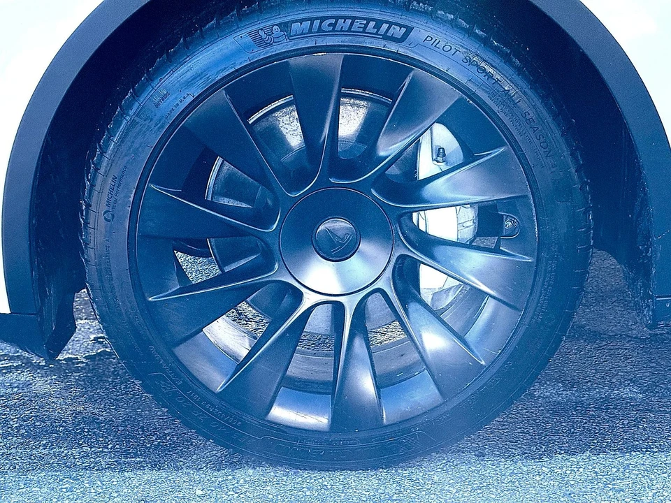 2023 Tesla Model Y - Image 11 of 21