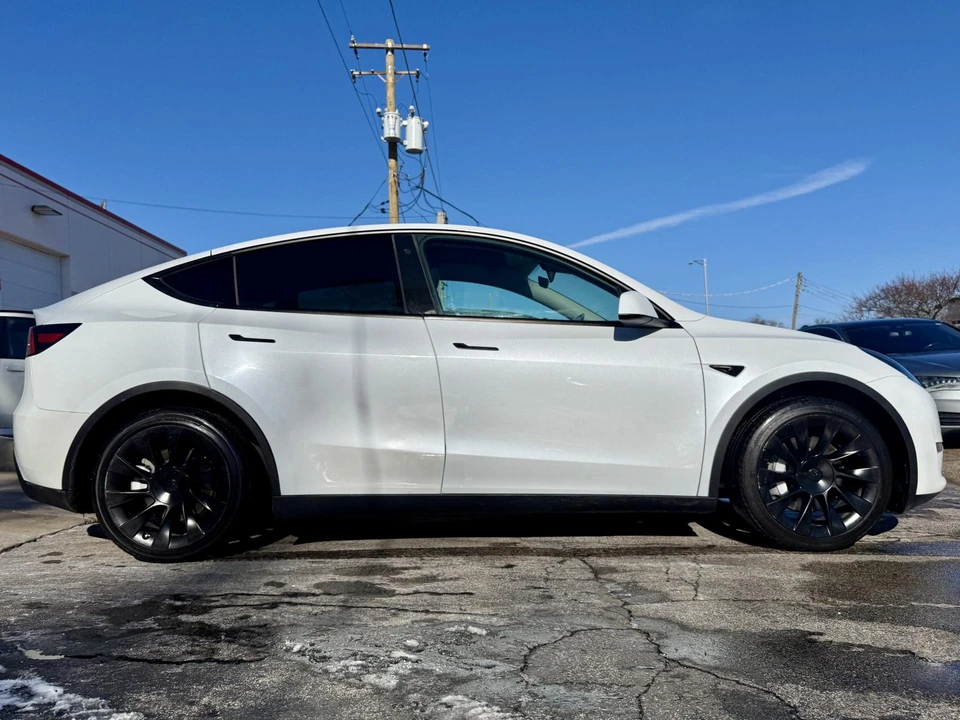 2023 Tesla Model Y - Image 7 of 21