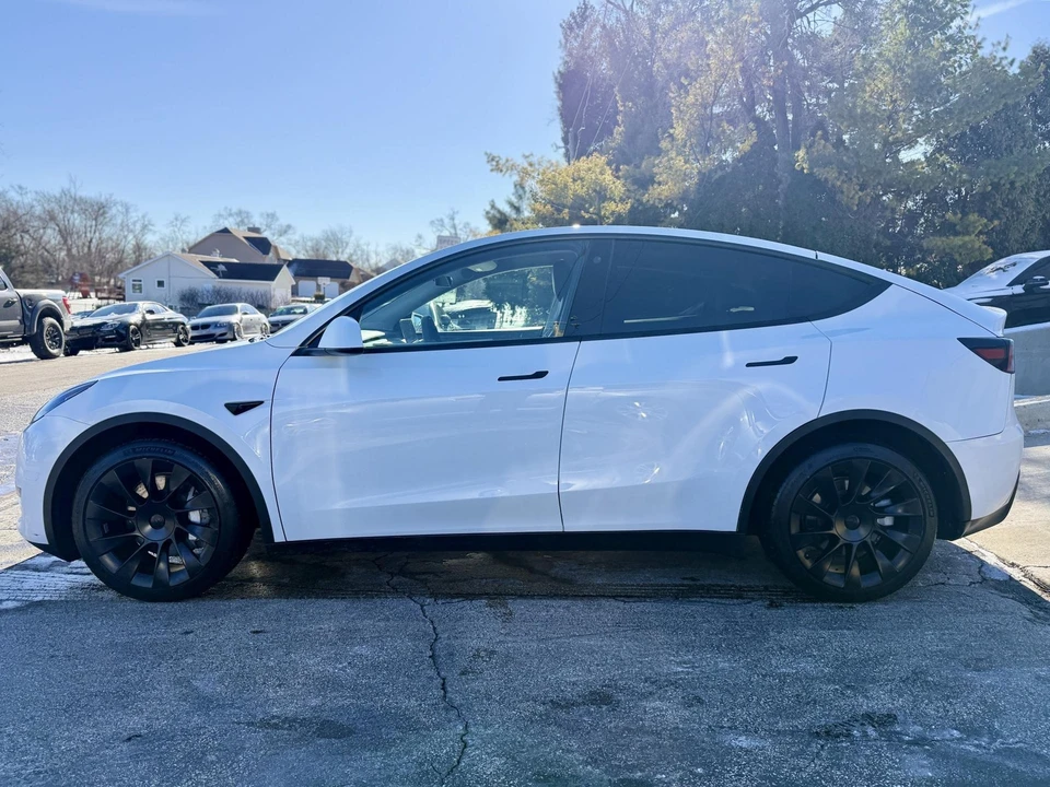 2023 Tesla Model Y - Image 5 of 21