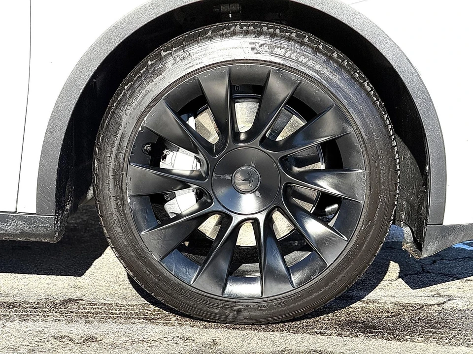 2023 Tesla Model Y - Image 12 of 21