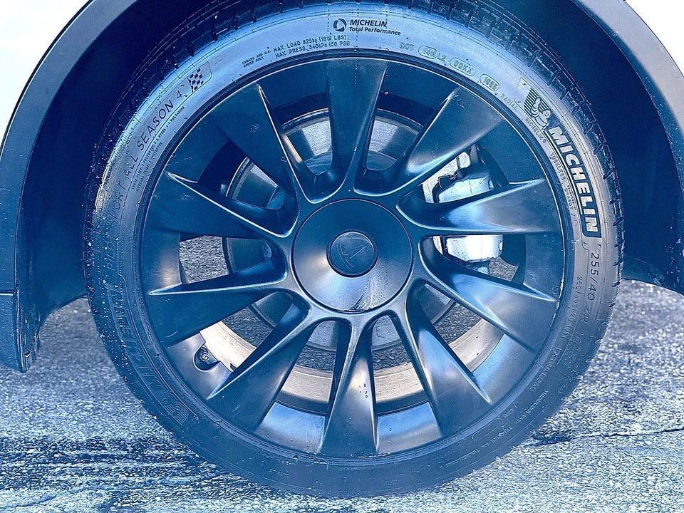 2023 Tesla Model Y - Image 10 of 21