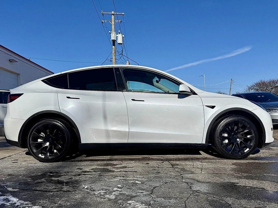 2023 Tesla Model Y - Image 8 of 21