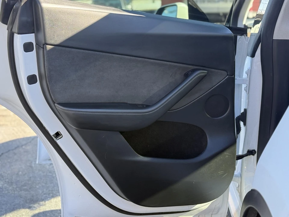2023 Tesla Model Y - Image 16 of 21