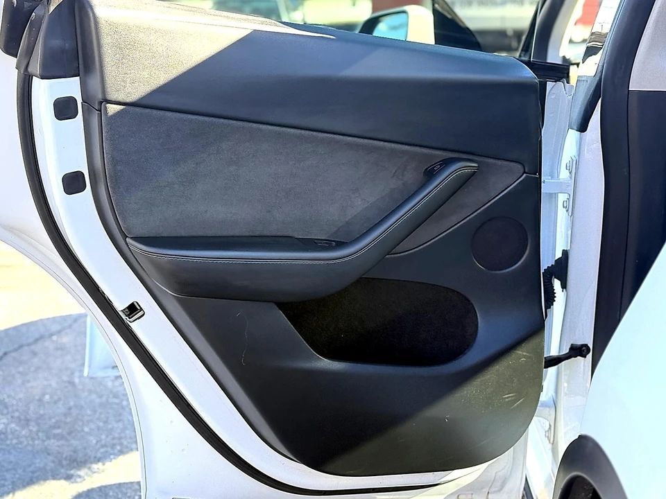 2023 Tesla Model Y - Image 17 of 21