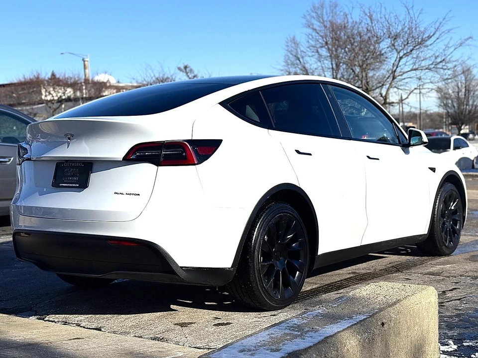 2023 Tesla Model Y - Image 9 of 21