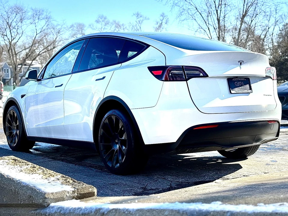 2023 Tesla Model Y - Image 5 of 21