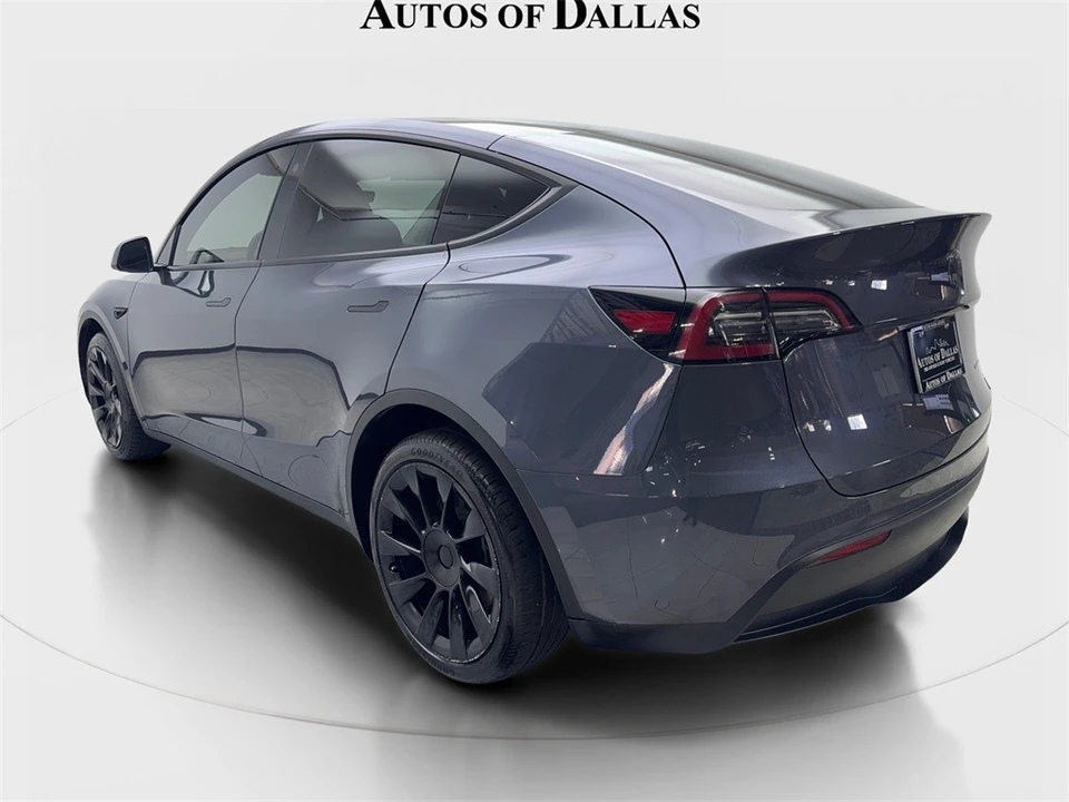 2023 Tesla Model Y - Image 9 of 12