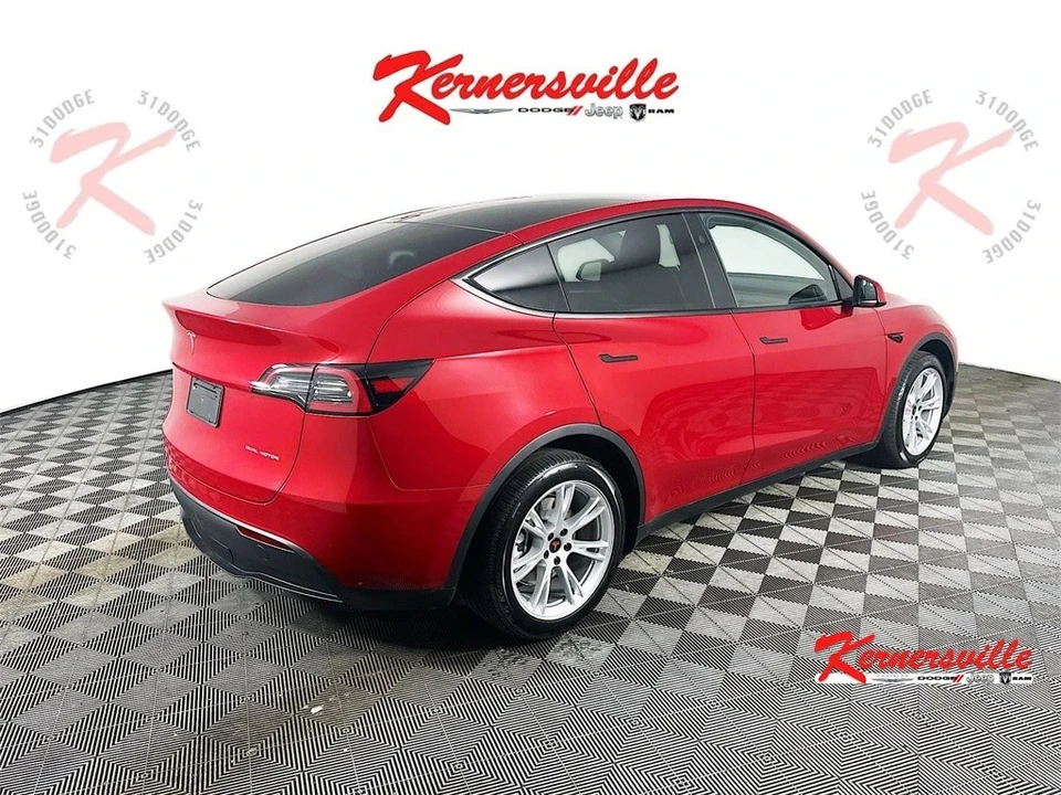 2023 Tesla Model Y - Image 7 of 21