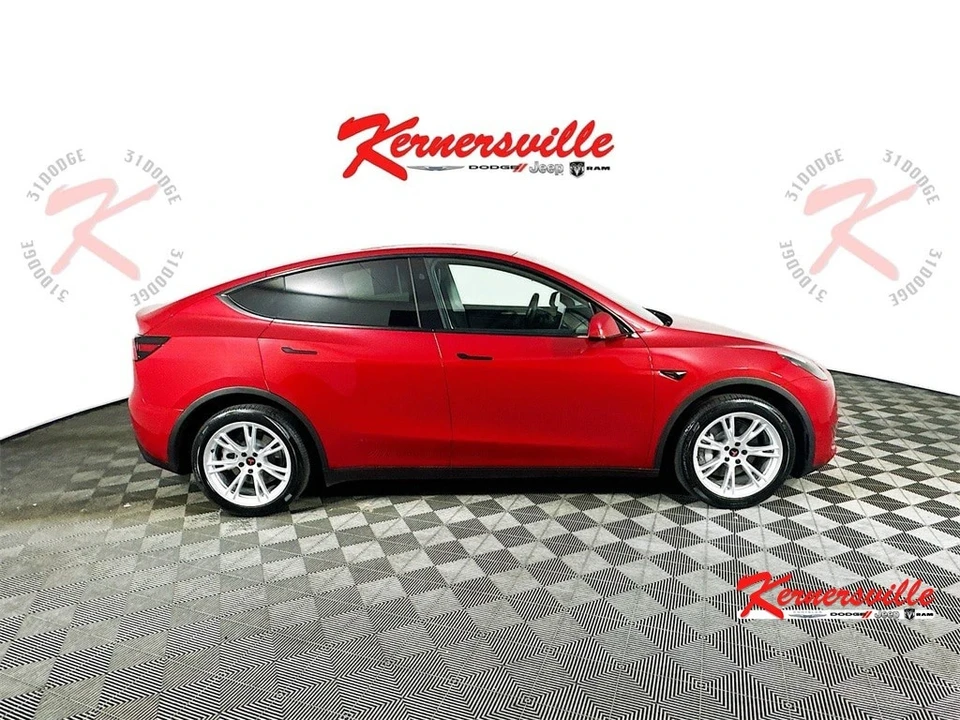 2023 Tesla Model Y - Image 8 of 21