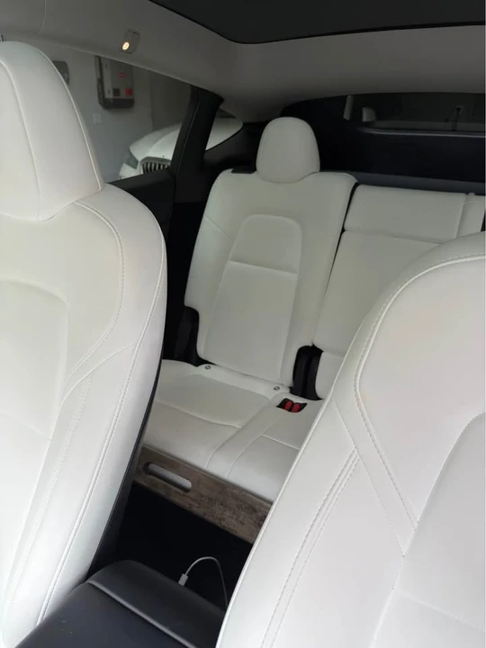 2023 Tesla Model Y - Image 15 of 18