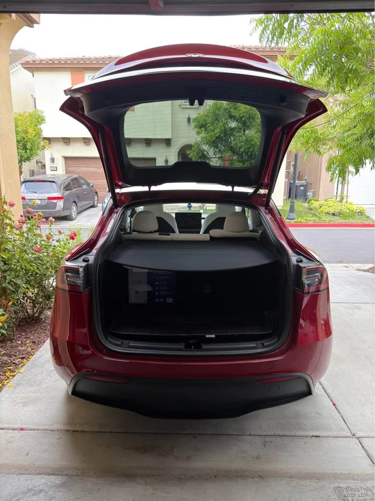 2023 Tesla Model Y - Image 8 of 18