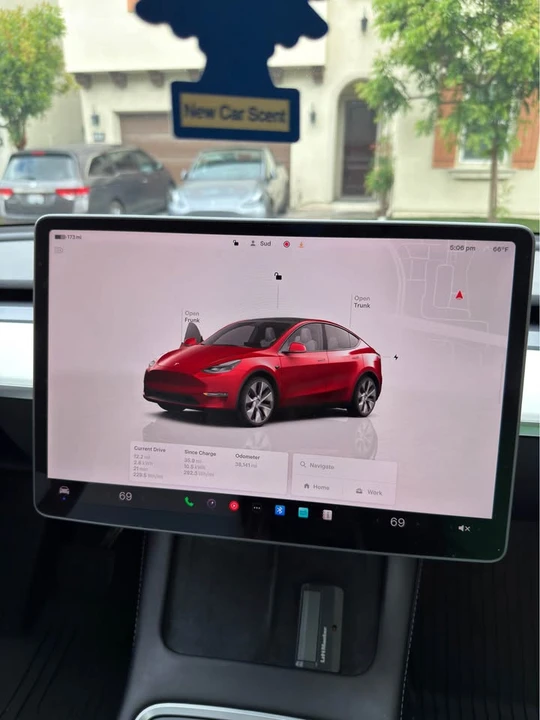 2023 Tesla Model Y - Image 10 of 18