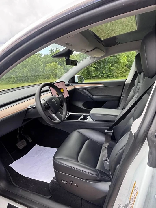 2023 Tesla Model Y - Image 5 of 6