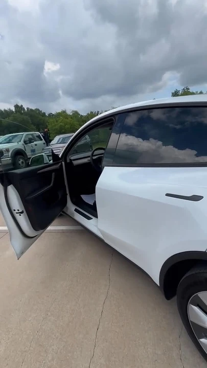2023 Tesla Model Y - Image 6 of 6