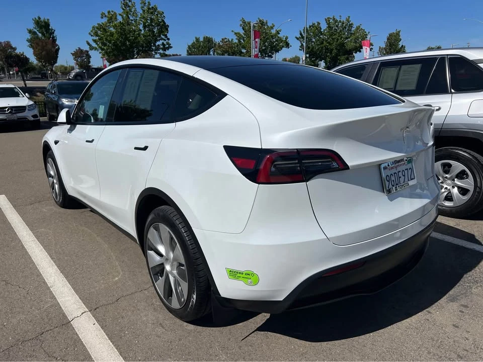 2023 Tesla Model Y - Image 4 of 7