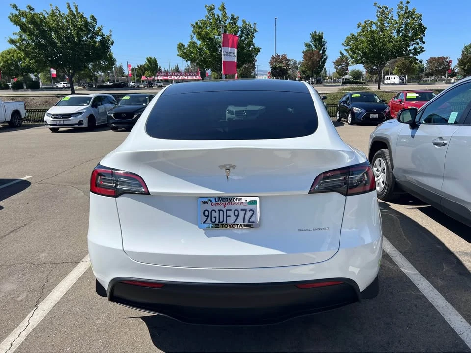 2023 Tesla Model Y - Image 5 of 7