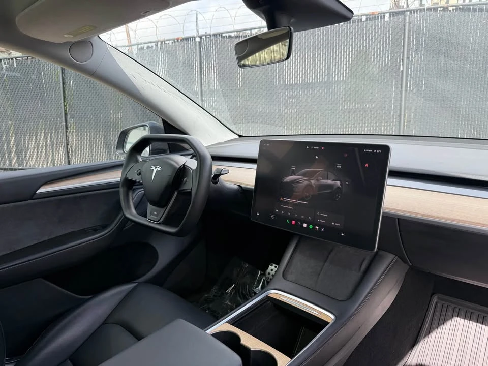 2023 Tesla Model Y - Image 2 of 9