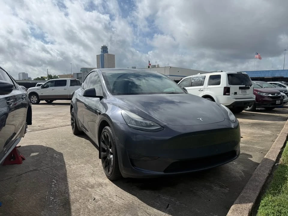 2023 Tesla Model Y - Image 3 of 9