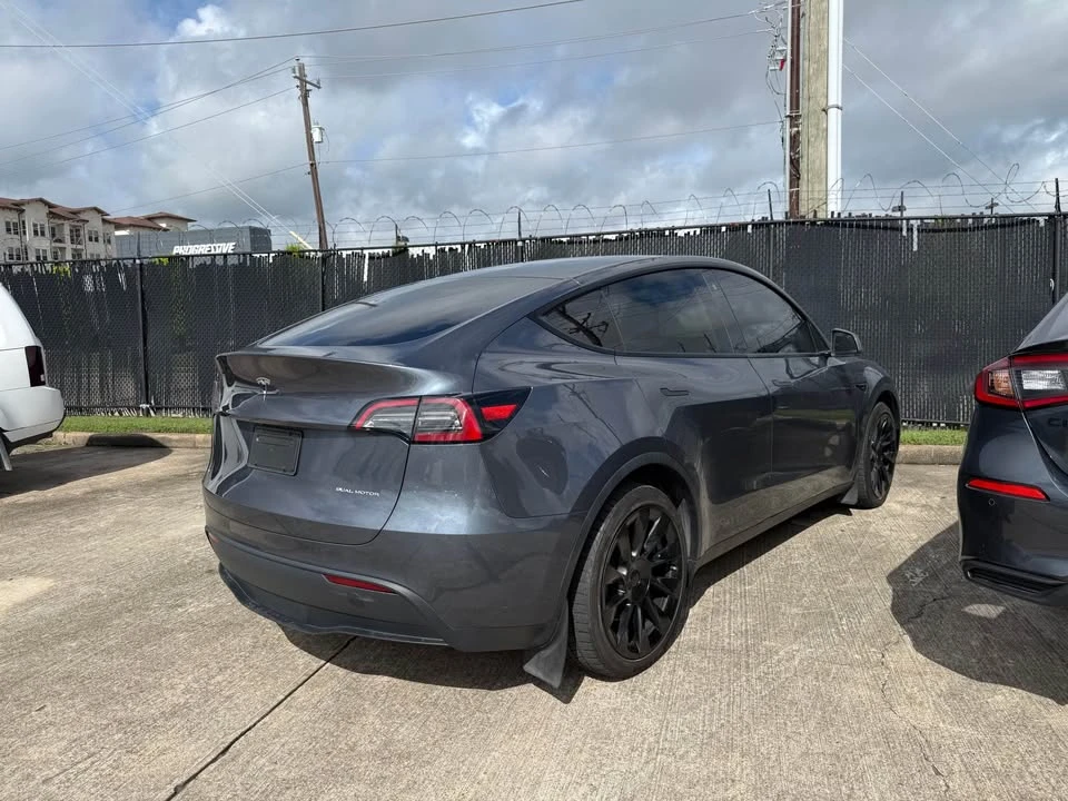 2023 Tesla Model Y - Image 5 of 9