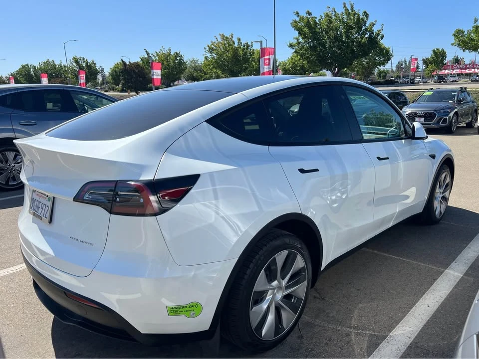 2023 Tesla Model Y - Image 6 of 7