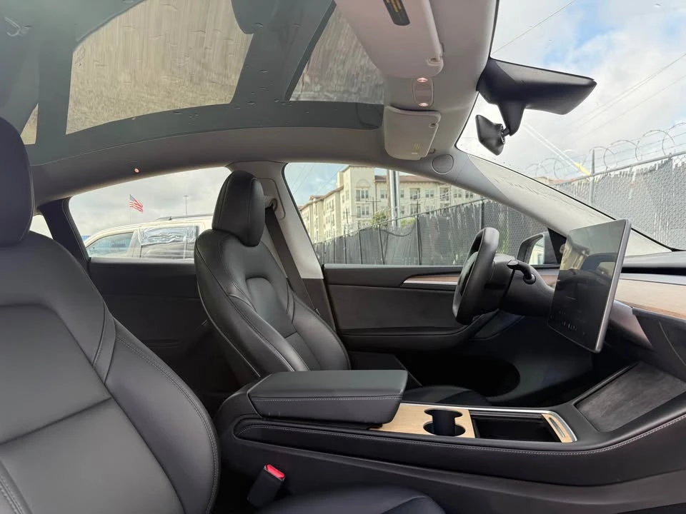 2023 Tesla Model Y - Image 6 of 9