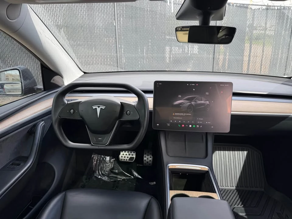 2023 Tesla Model Y - Image 8 of 9