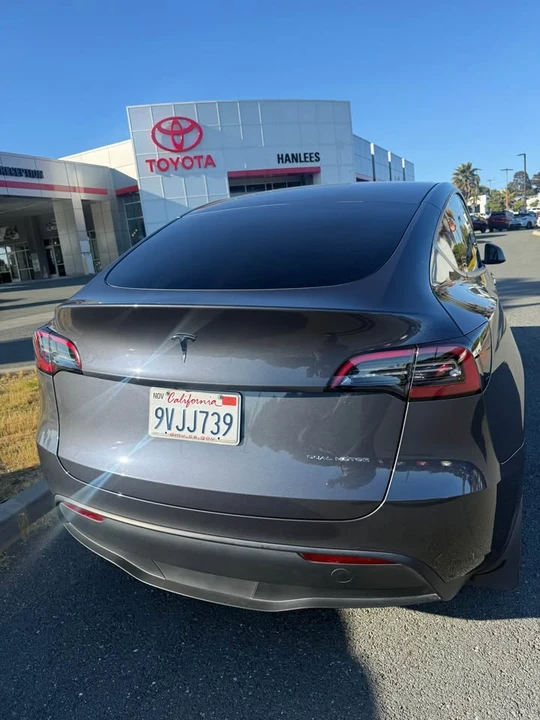 2023 Tesla Model Y - Image 4 of 5