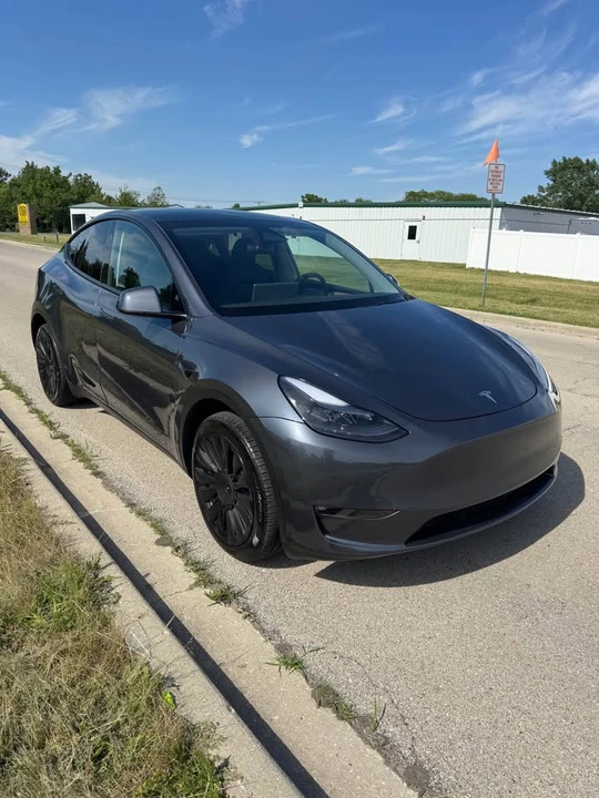 2023 Tesla Model Y - Image 2 of 9