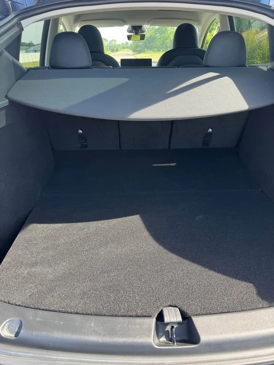 2023 Tesla Model Y - Image 8 of 9