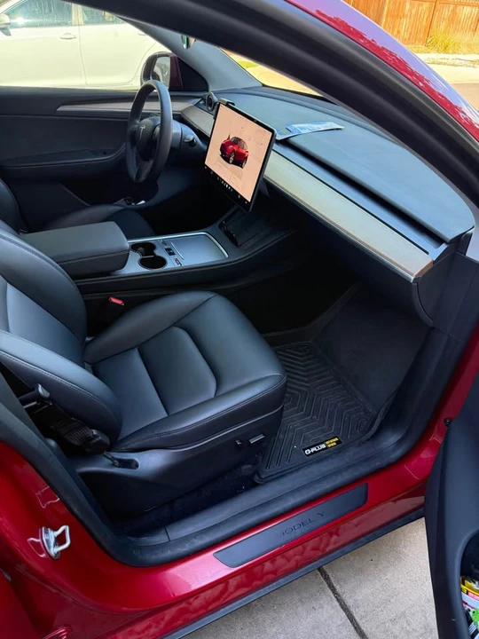 2023 Tesla Model Y - Image 8 of 11
