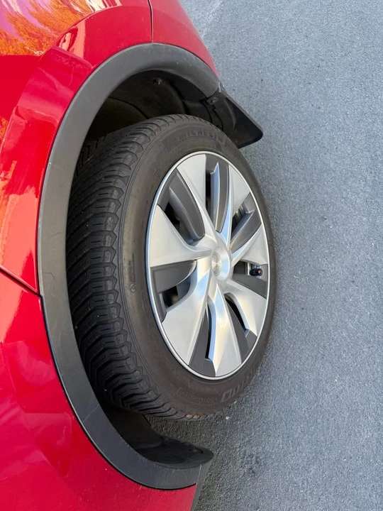 2023 Tesla Model Y - Image 10 of 11