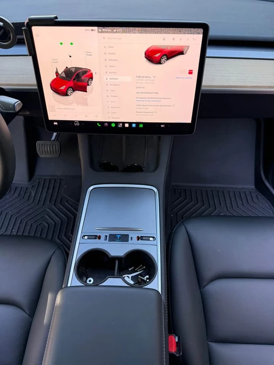 2023 Tesla Model Y - Image 2 of 11