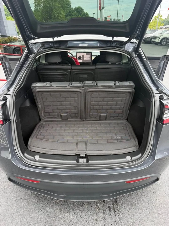 2023 Tesla Model Y - Image 10 of 11