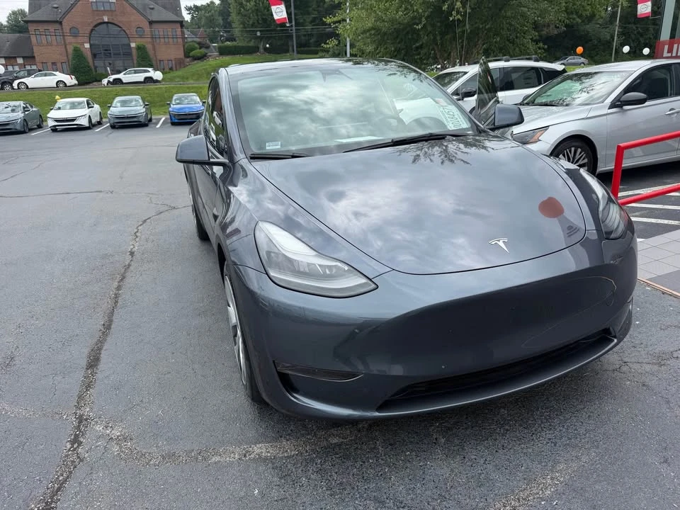 2023 Tesla Model Y - Image 2 of 11