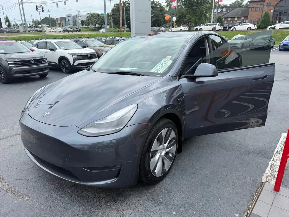 2023 Tesla Model Y - Image 3 of 11