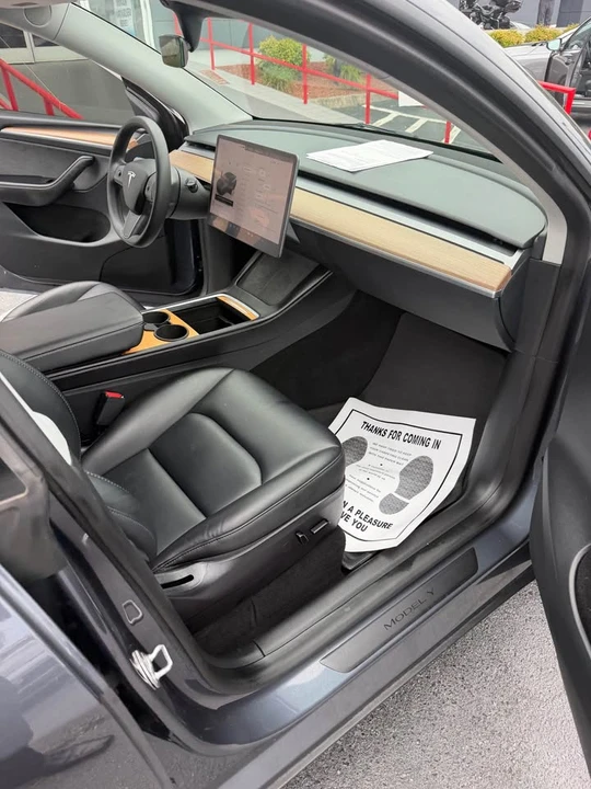 2023 Tesla Model Y - Image 4 of 11