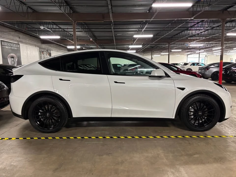 2023 Tesla Model Y - Image 2 of 3