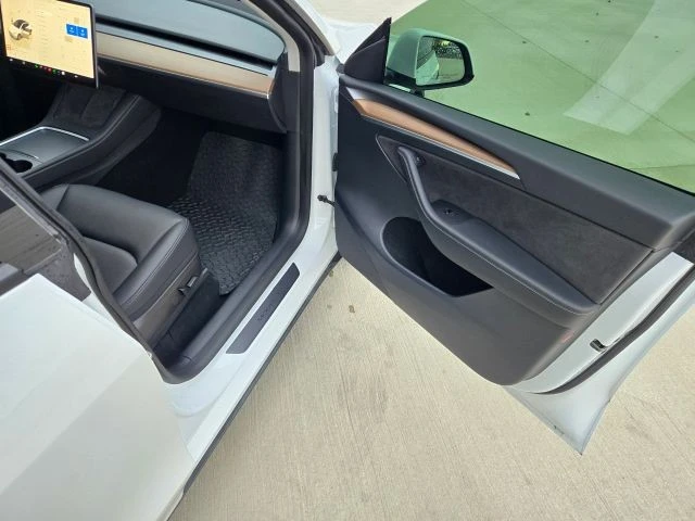 2023 Tesla Model Y - Image 15 of 21