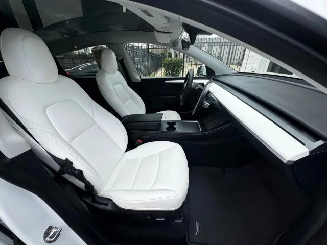 2023 Tesla Model Y - Image 18 of 21