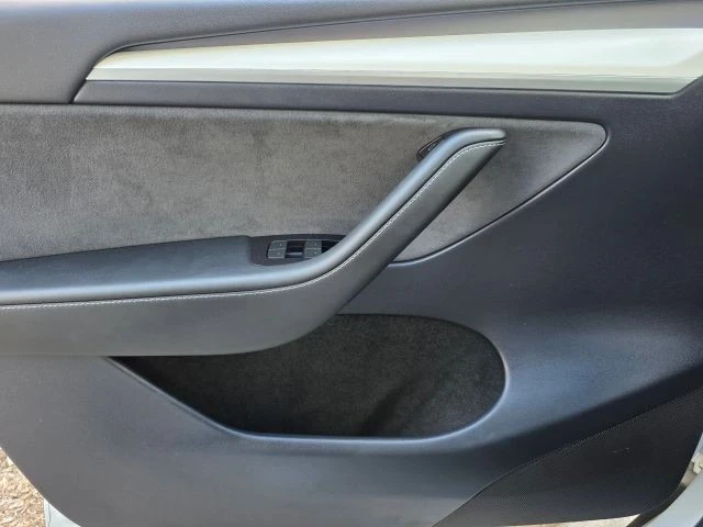 2023 Tesla Model Y - Image 17 of 21