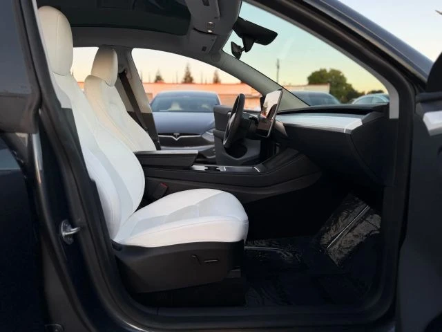 2023 Tesla Model Y - Image 13 of 21