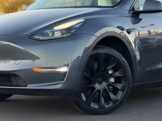 2023 Tesla Model Y - Image 2 of 21