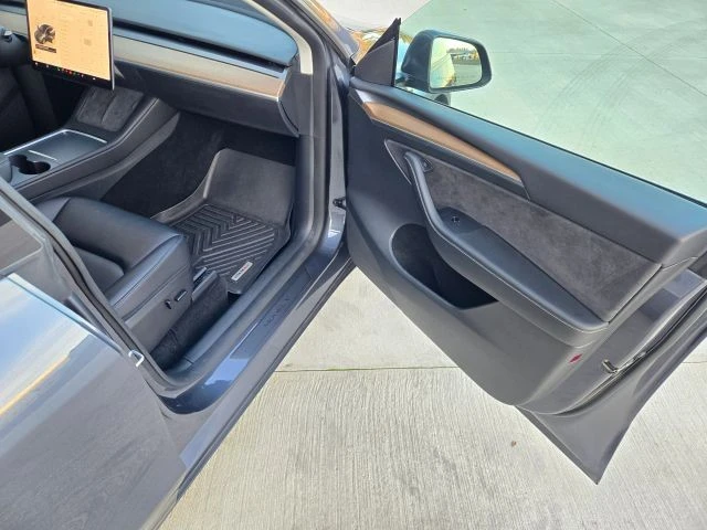 2023 Tesla Model Y - Image 19 of 21