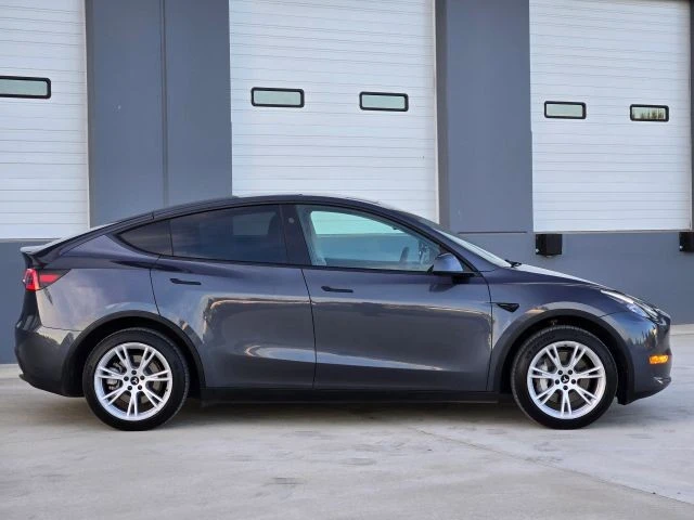 2023 Tesla Model Y - Image 9 of 21