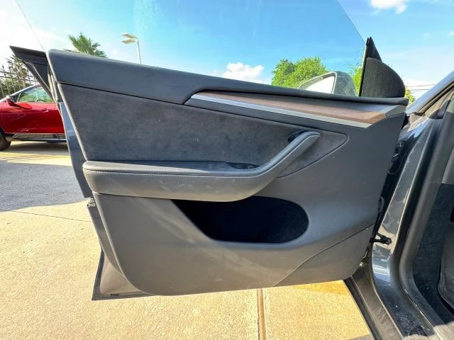 2023 Tesla Model Y - Image 7 of 9