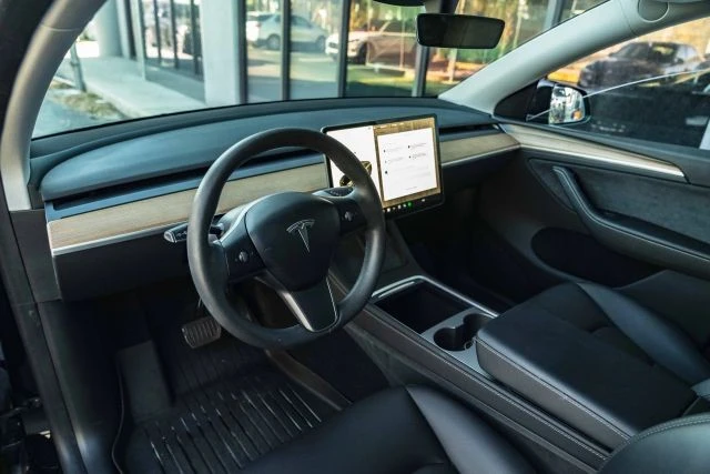 2023 Tesla Model Y - Image 10 of 12