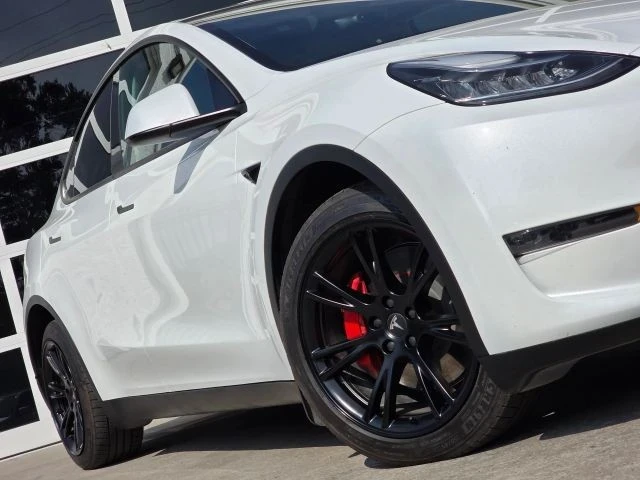 2023 Tesla Model Y - Image 9 of 21