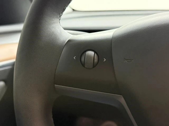 2023 Tesla Model Y - Image 19 of 21