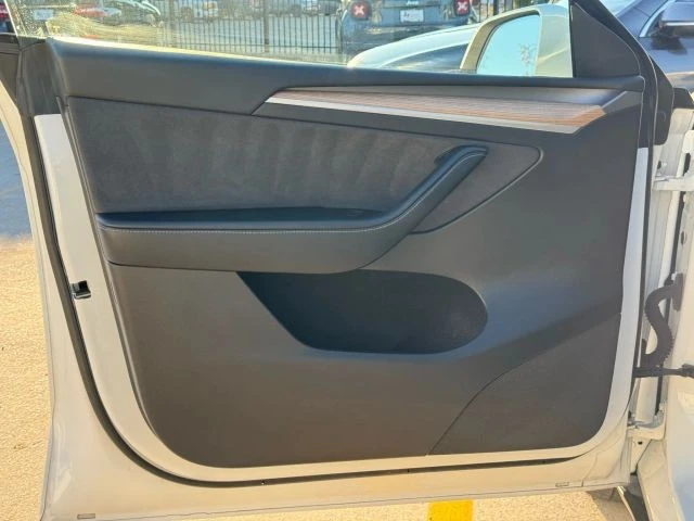 2023 Tesla Model Y - Image 5 of 7