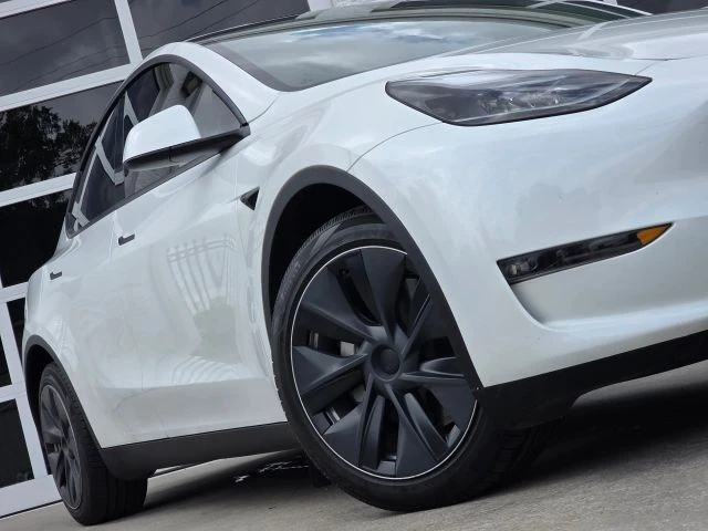 2023 Tesla Model Y - Image 12 of 21